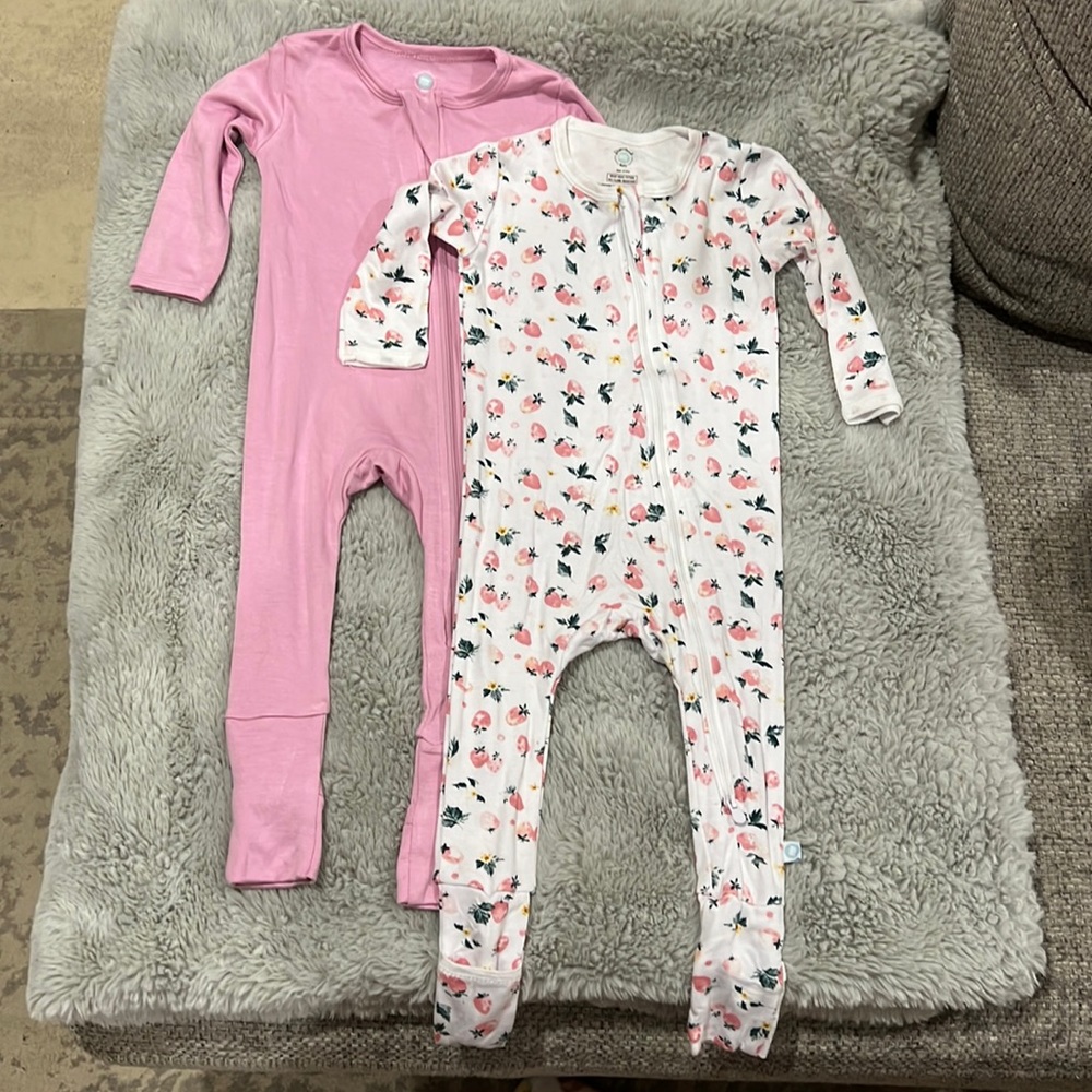 Dreamland baby pajamas. Size 6-9 and 9-12 never worn.